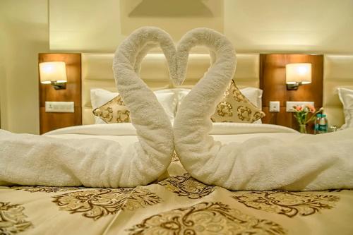 Hotel Hira Inn-10mins From Railway Station & Bus Stationにあるベッド