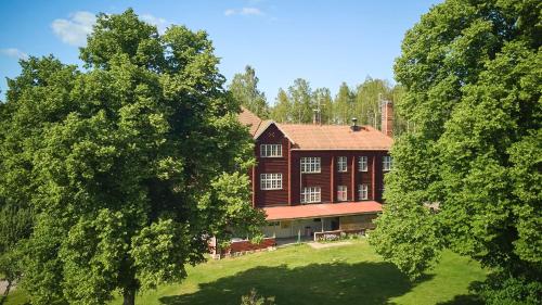 Taman di luar Folkarbo Vandrarhem