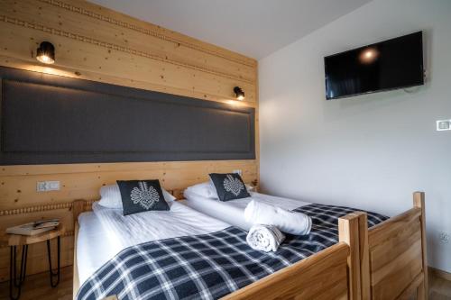 Postel nebo postele na pokoji v ubytování Aparthotel Rabiań-SKI ZEWNETRZNY BASEN ORAZ JACUZZI Z PODGRZEWANĄ WODĄ SALA ZABAW I DMUCHANIEC