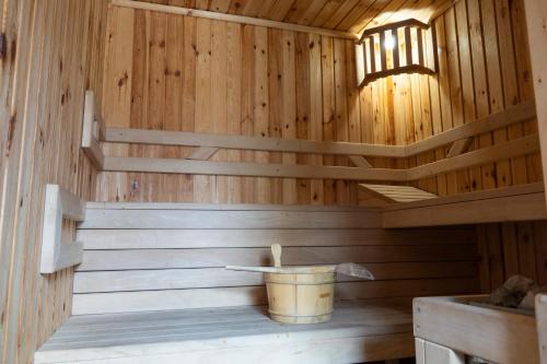 a wooden sauna with a bucket in it at Viki Vendégház in Szilvásvárad