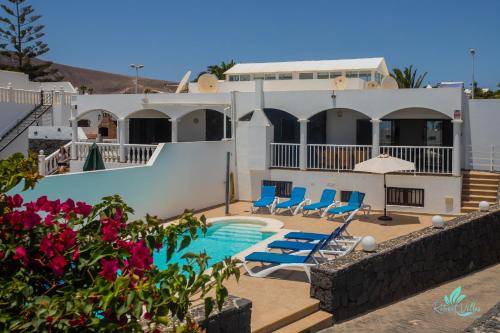 Stunning 6-Bed Villa in Playa Blanca