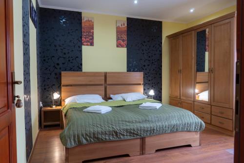 a bedroom with a bed with two towels on it at Viki Vendégház in Szilvásvárad