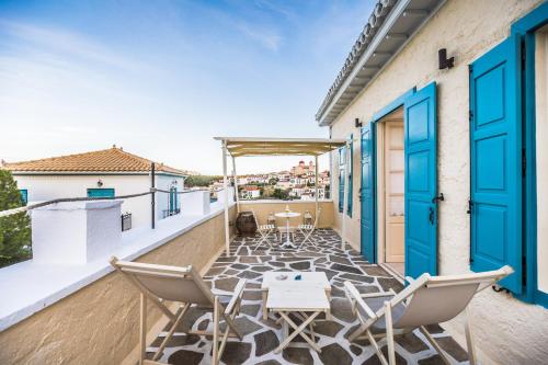 a balcony with chairs and tables on a building at Galaxa Mansion in Galaxidhion
