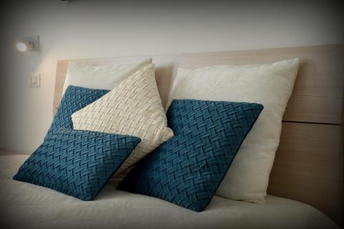 two pillows sitting on top of a bed at PESCA AZZURRA in Terrasini