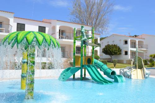 a water slide in a pool with a fountain at Seth Mestral & Llebeig in Santo Tomás