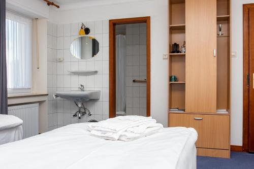Koupelna v ubytování Hotel Huberty Kautenbach