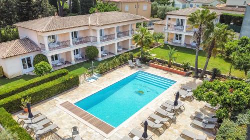 an aerial view of a house with a swimming pool at Hotel Brin d'Azur - Saint Tropez in Saint-Tropez