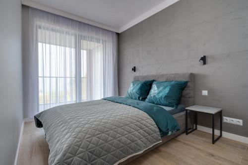 Postel nebo postele na pokoji v ubytování Apartament Natural 305 z widokiem na morze