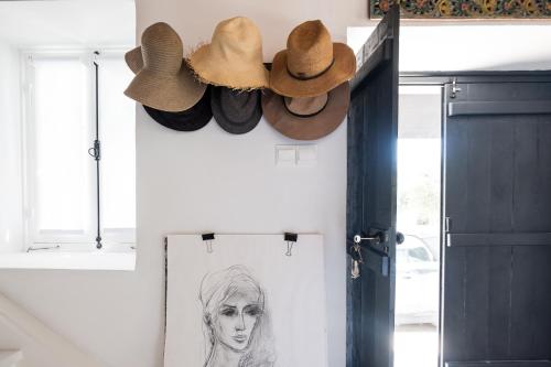a drawing of a woman with a cowboy hat on a wall at Casa BOHO in Alaminos