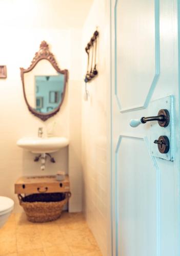 a bathroom with a sink and a mirror at Quinta da Agraceira Casa do Caseiro in Vila Nova de Gaia