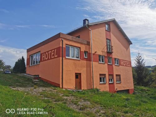 a building on the side of a hill at Meister BÄR HOTEL Frankenwald in Berg