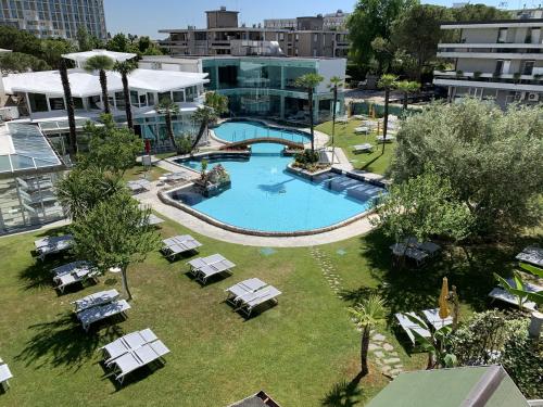 Вид на бассейн в Panoramic Hotel Plaza или окрестностях