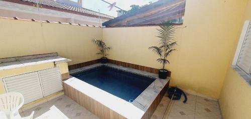 Casa com piscina, churrasqueira , Wi-Fi, 300mts do mar