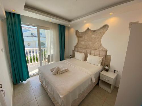 Villa White House, 4 bedroom, Large private Pool, Close to Amenities