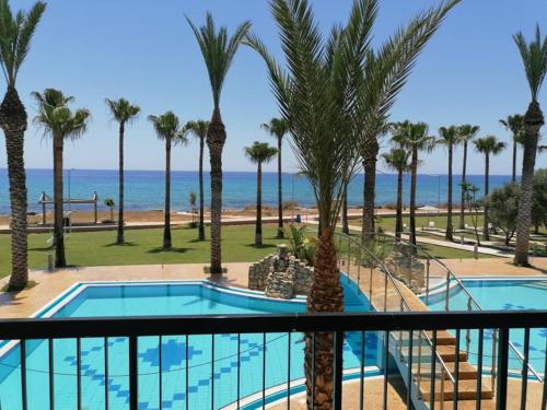 Вид на бассейн в Simos Magic Beach Hotel Apts или окрестностях