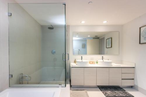 Ванна кімната в Beachwalk Resort Residence