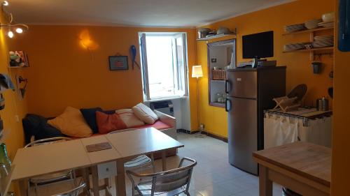 a living room with a couch and a refrigerator at Ca' Tinetto in Fezzano