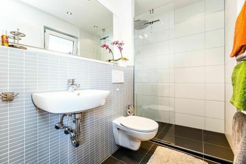 Ett badrum på Messe Apartment am Rhein
