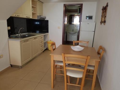 Dapur atau dapur kecil di Apartamente Duplex Berti