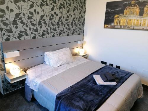 a bedroom with a bed and a picture of a building at B&B IL SOGNO in Turin