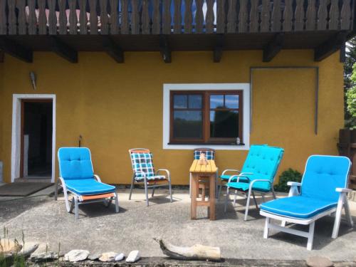 a group of chairs and a table on a patio at Familienapartments mit Balkon oder Terrasse und Garten in Ober-Lembach