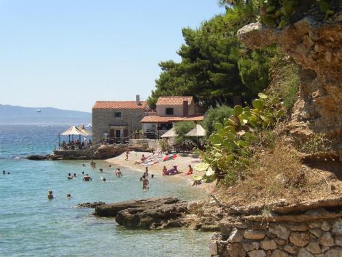Apartment in Bol with sea view, balcony, air conditioning, Wi-Fi (652-1)