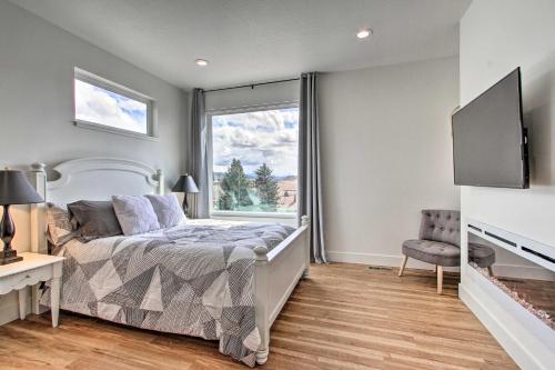 Voodi või voodid majutusasutuse Exquisite Discovery Mtn Home with Sweeping Views! toas