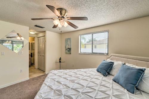 A bed or beds in a room at Bright Venice Home with Yard Less Than 4 Miles to Beach!