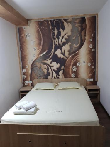 Un pat sau paturi într-o cameră la Casa Lipianu