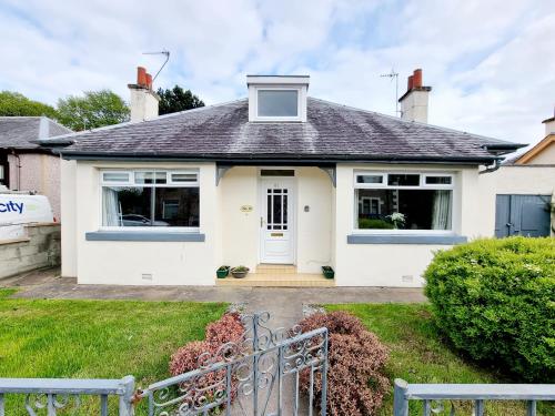 Spacious Serene Retreat, Bungalow in Highlands, Ardersier, United Kingdom