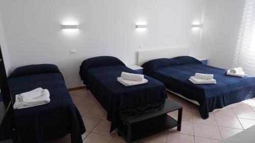 Ένα ή περισσότερα κρεβάτια σε δωμάτιο στο APP4RENT - Appartamento Alghe Rosse