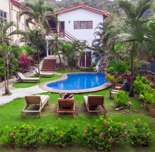 Ola Bonita BeachFront Apart Hotelの敷地内または近くにあるプール