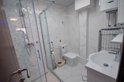 Koupelna v ubytování Apartments Daki