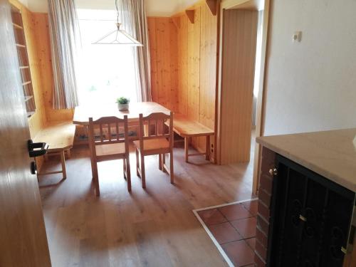 a kitchen and dining room with a table and chairs at Alte Innbrücke in Schärding