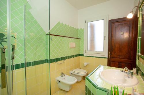 Bilik mandi di Camere Tirreno 1