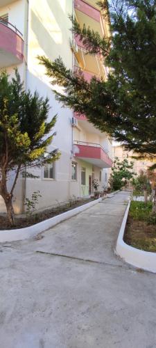 Το κτήριο όπου στεγάζεται  το διαμέρισμα