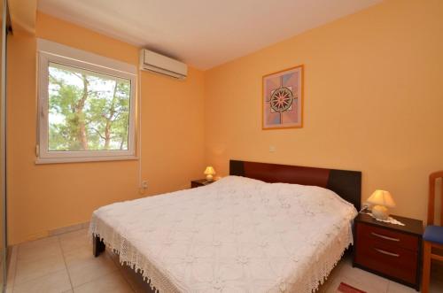 Afbeelding uit fotogalerij van Apartment in Karbuni with sea view, terrace, air conditioning, W-LAN 3609-1 in Blato