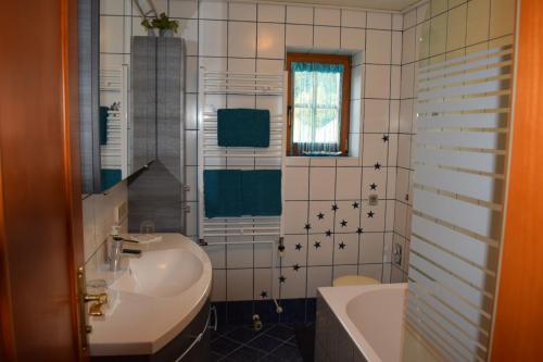 A bathroom at Ferienwohnung Familie Pichler