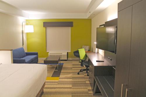 Holiday Inn Express & Suites - St. Louis South - I-55, an IHG Hotel tesisinde bir oturma alanı