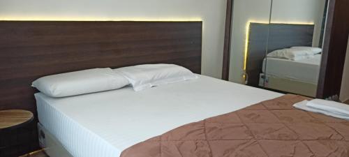 Ein Bett oder Betten in einem Zimmer der Unterkunft SleepRest @ Pollux Habibie