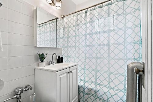 a bathroom with a sink and a shower at Chic 1BR Apt Close to Everything - Marshfield E3 in Chicago