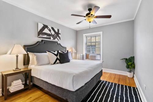 a bedroom with a bed and a ceiling fan at Chic 1BR Apt Close to Everything - Marshfield E3 in Chicago