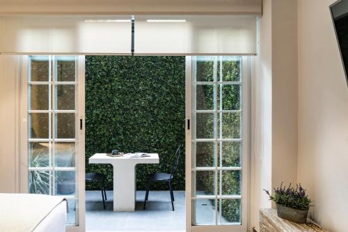 a dining room with a table and a window at Reforma Guest House in Mexico City