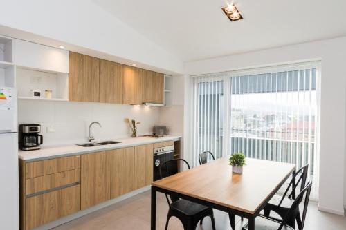 a kitchen and dining room with a table and chairs at Austral Departamentos in Ushuaia