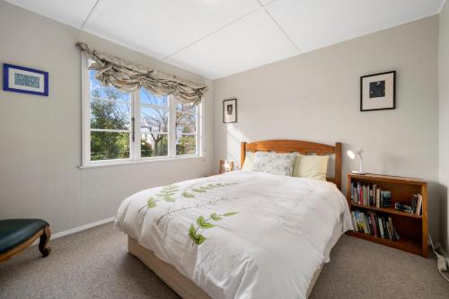 Llit o llits en una habitació de Greytown Holiday Home Centrally Located - Greytown Holiday Home