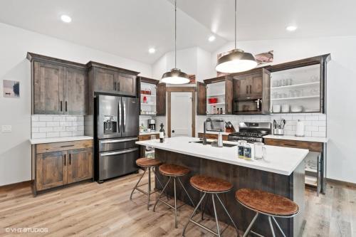 Silvertip Trailhead 2 – Photos 4