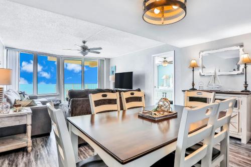 Top Floor at the Shores – Photos 2