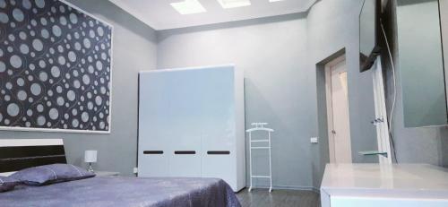 Ein Bett oder Betten in einem Zimmer der Unterkunft 2-комнатная с раздельнвми комнатами, Центр