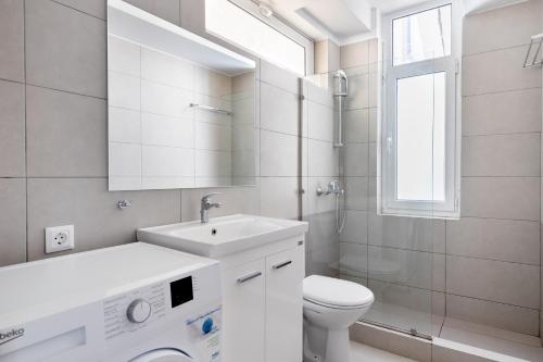 Phòng tắm tại Supreme C2 Apartment in Syntagma