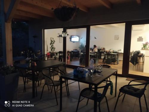 TV a/nebo společenská místnost v ubytování Villa Liduška s kavárnou